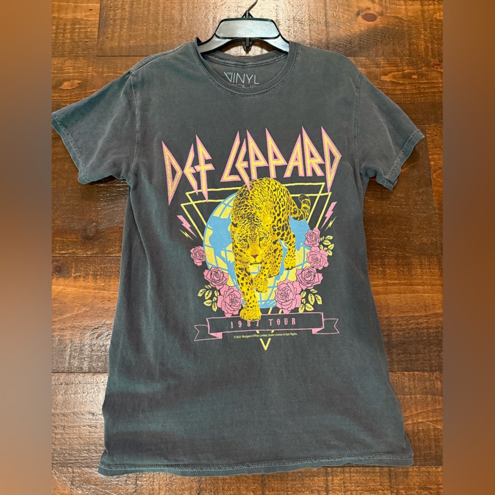 Def Leppard Women’s Graphic Tee - Black size XS